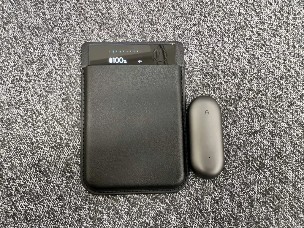 カード型PLAUD Noteと従来型PLAUD NotePinの実機