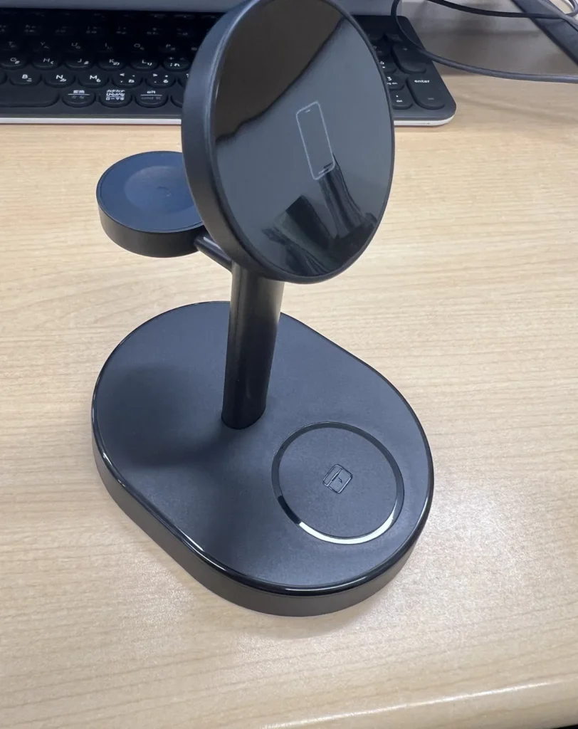 新たに購入したMagSafe対応充電式スマホスタンド